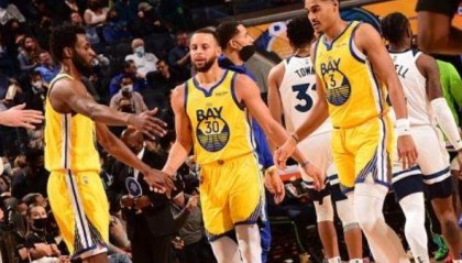 时隔两年水花再度各进5记三分 勇士磨合渐入佳境